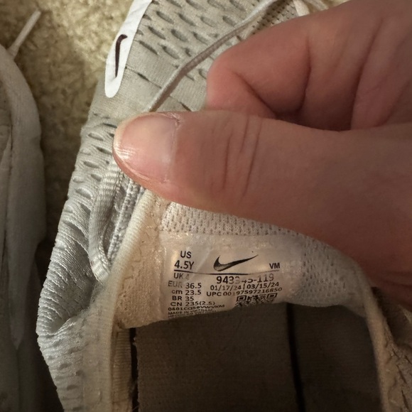 Nike Women's Air 270 White and Brown Sneakers - Picture 9 of 9